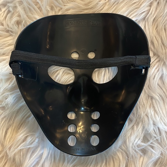 Sporting Kansas City mask with expandable band. - Picture 2 of 2